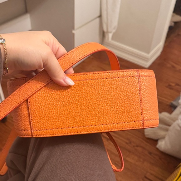 Marc Jacobs Vibrant Orange Shoulder Bag - Picture 4 of 6
